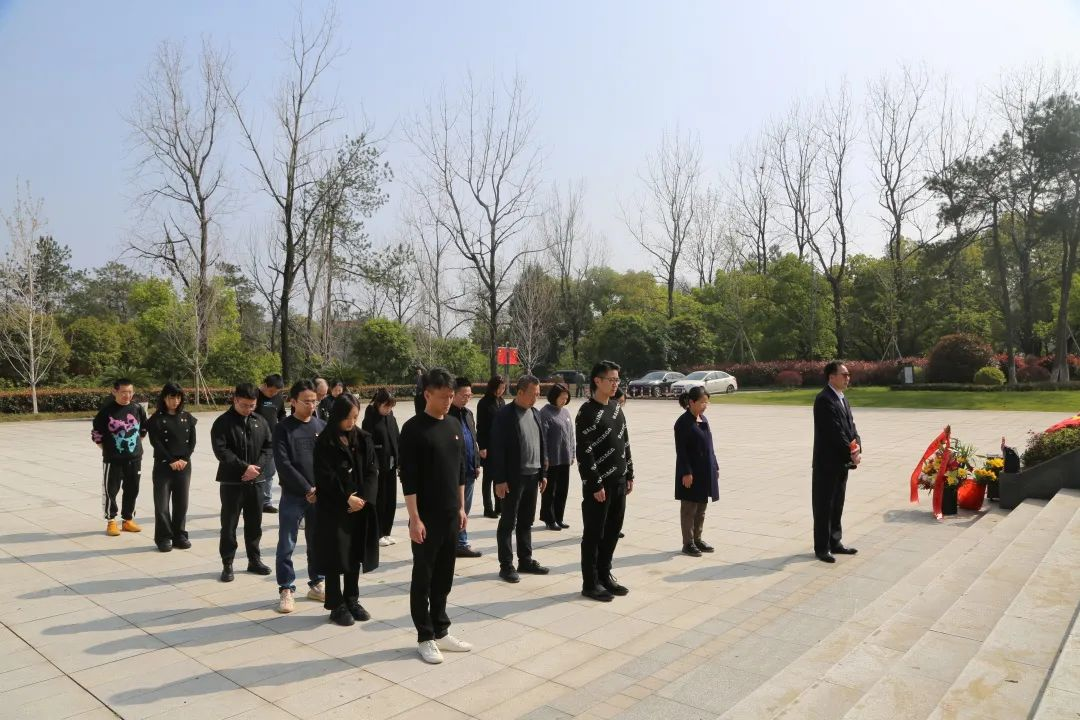 弘揚(yáng)傳統(tǒng)精神，緬懷革命先烈 | 集團(tuán)黨總支開展清明祭掃革命先烈活動